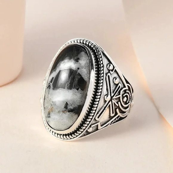 White Buffalo Solitaire Ring in 925 Sterling Silver - Picture 2 of 5